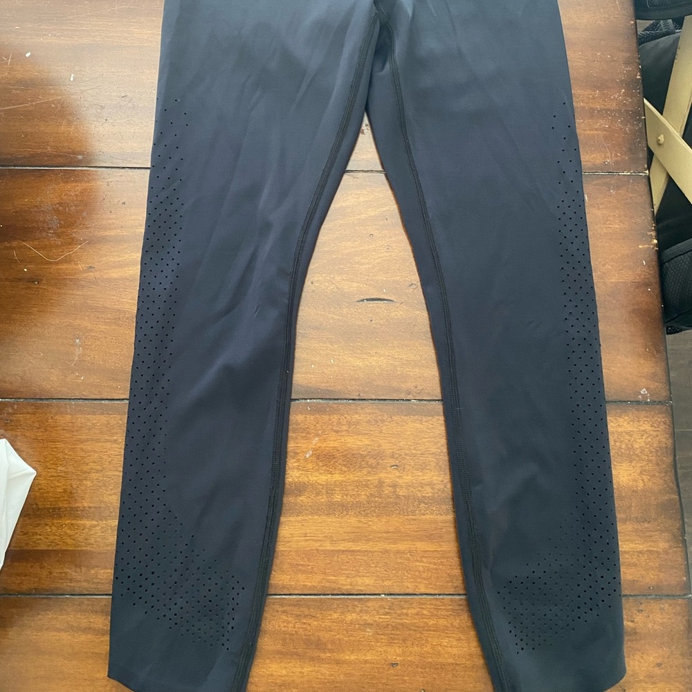 Women’s Noli size small, leggings. EUC.